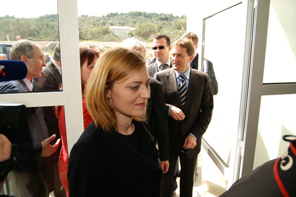 2009. 04. 03. - Ministar Kalmeta otvorio ambulantu na Pašmanu i obišao radove na Malom Ždrelcu